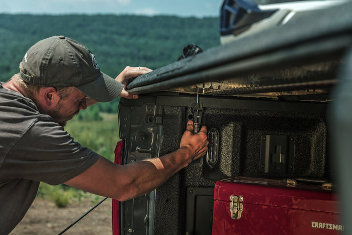 Switchback tonneau cover locking clamp jaw handles