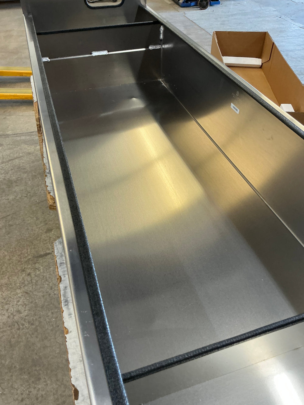 Outlet Cross Bin 13