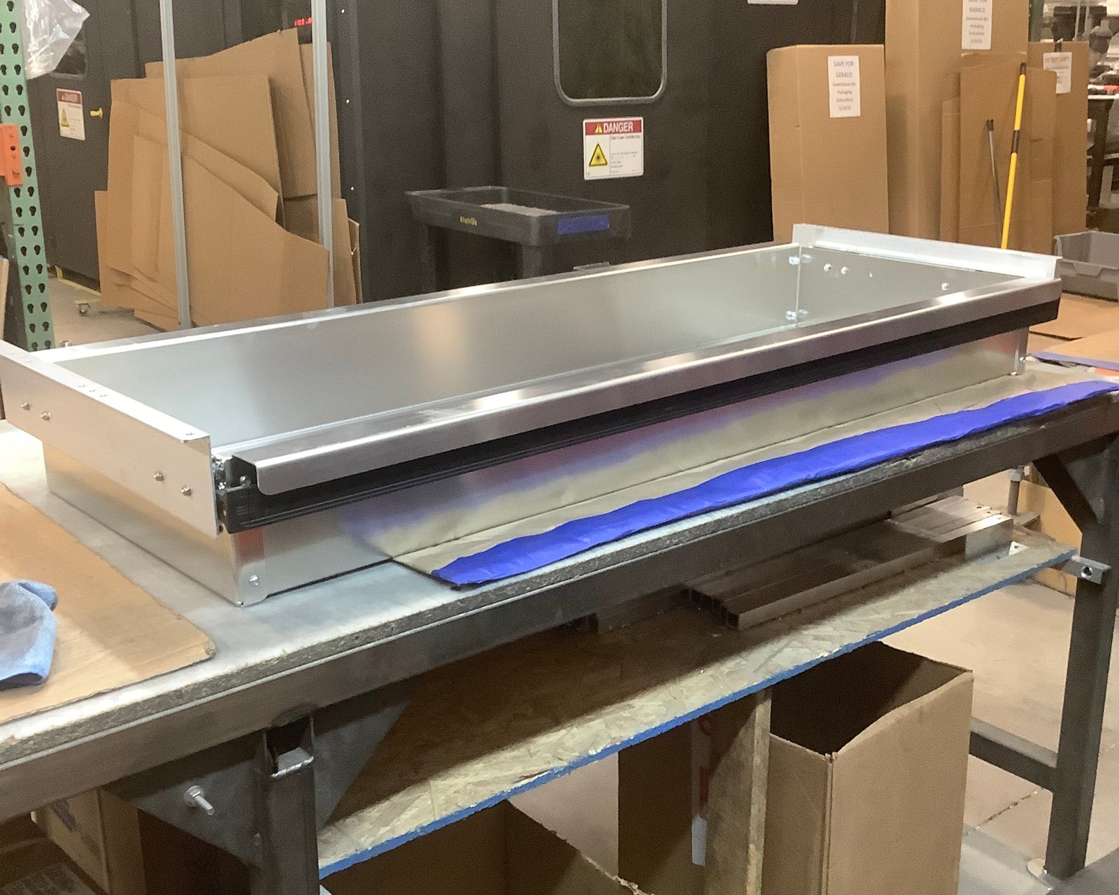 Outlet Wingman Slider Bin