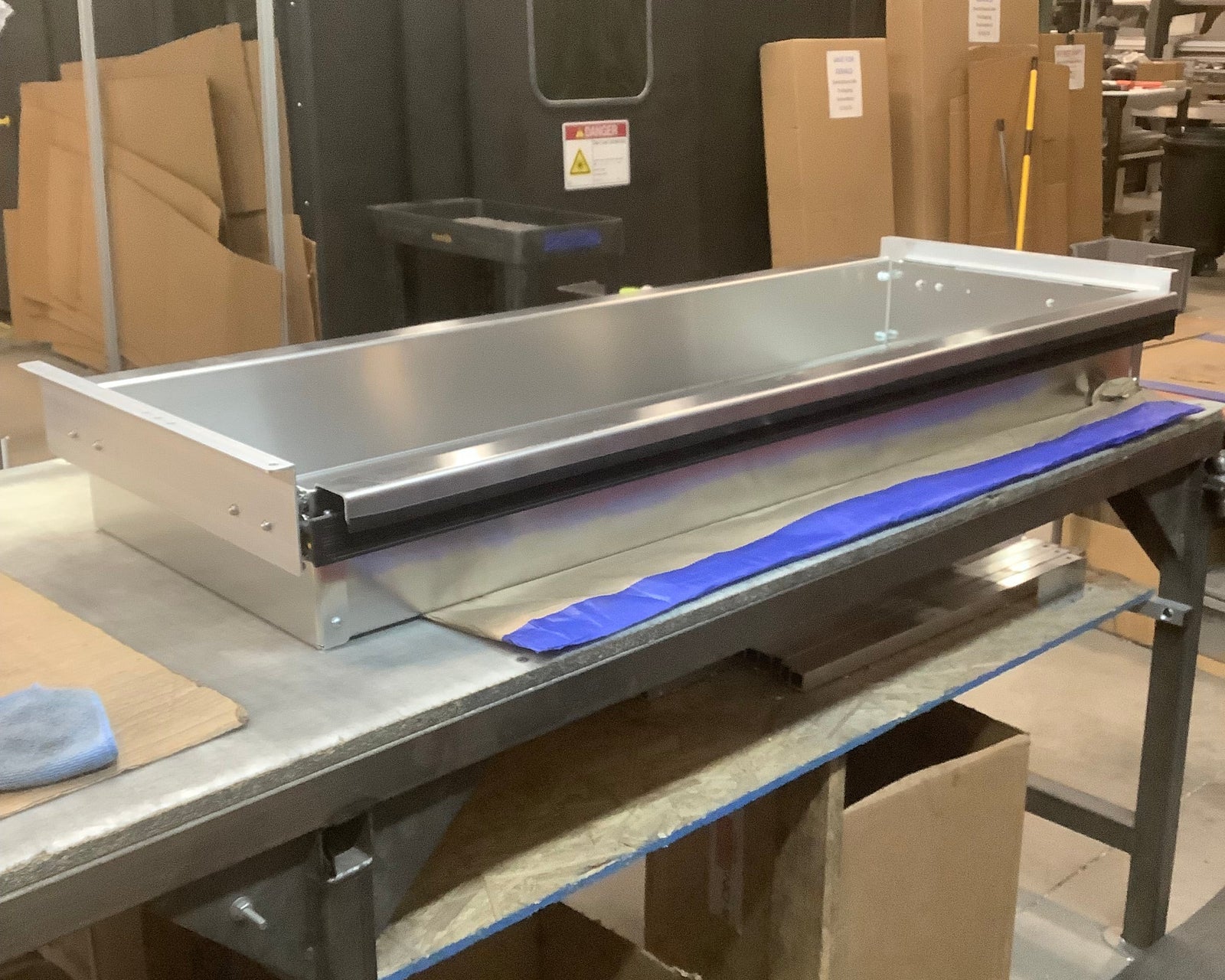 Outlet Wingman Slider Bin