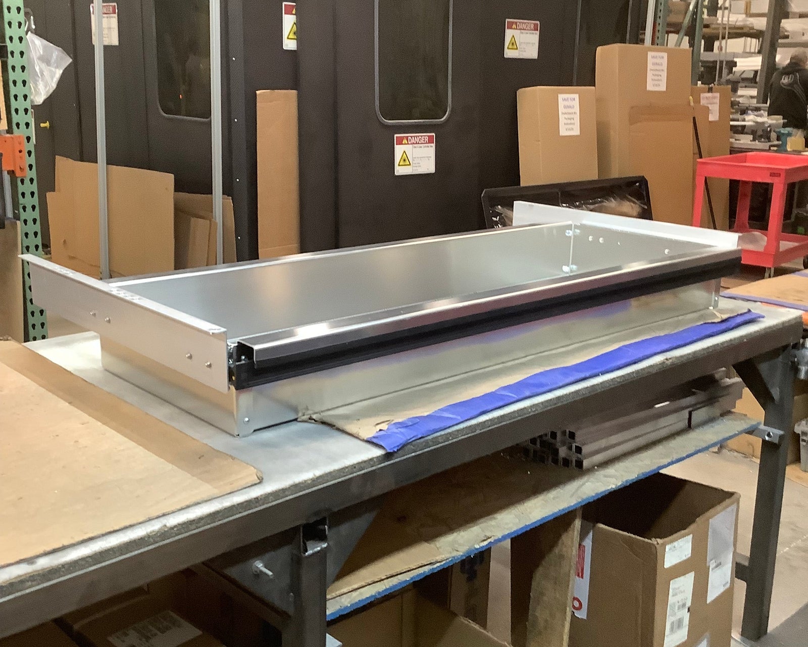 Outlet Wingman Slider Bin