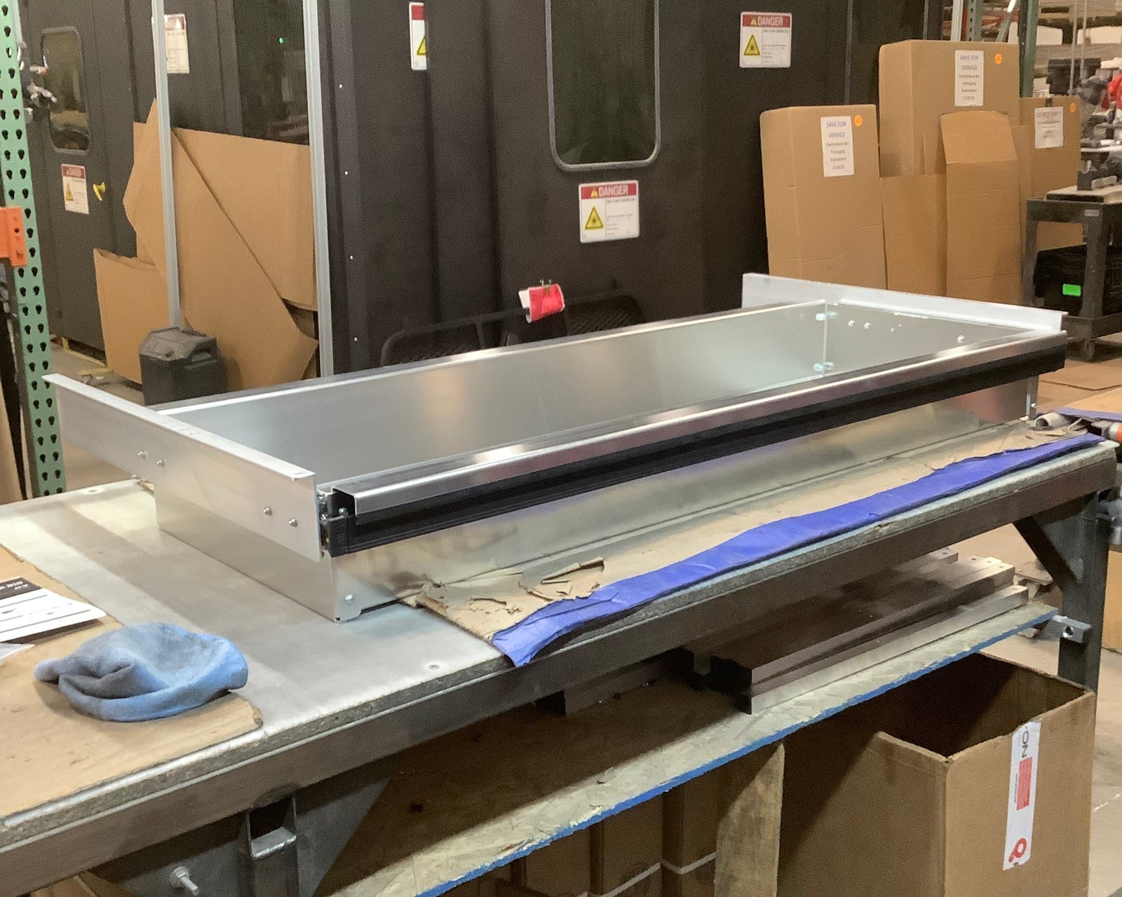 Outlet Wingman Slider Bin