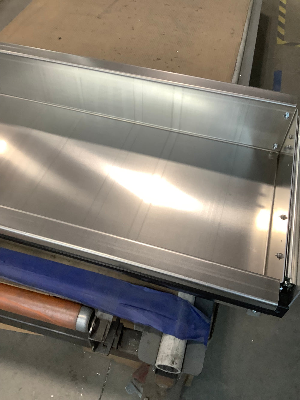 Outlet Wingman Slider Bin